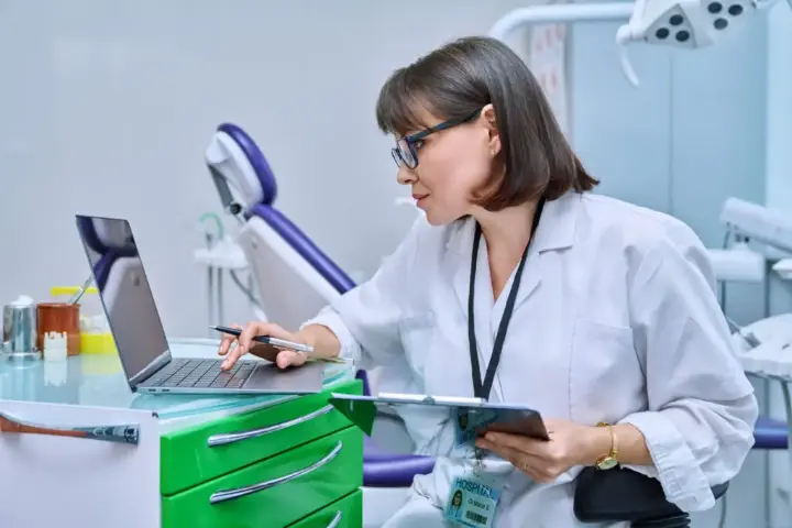 Penerapan algoritma AI untuk menghitung dosis obat secara presisi