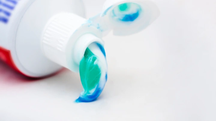 Zirconium Oxide dalam Pasta Gigi Pemutih