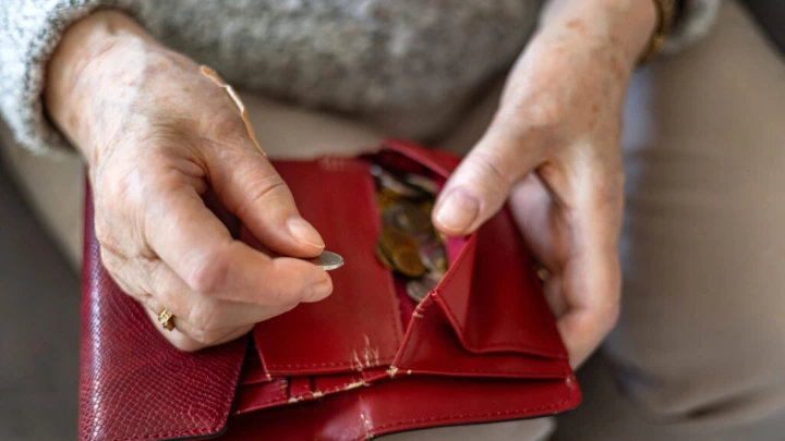 Kaitan antara kesehatan gusi lansia dengan risiko penyakit jantung koroner dan demensia