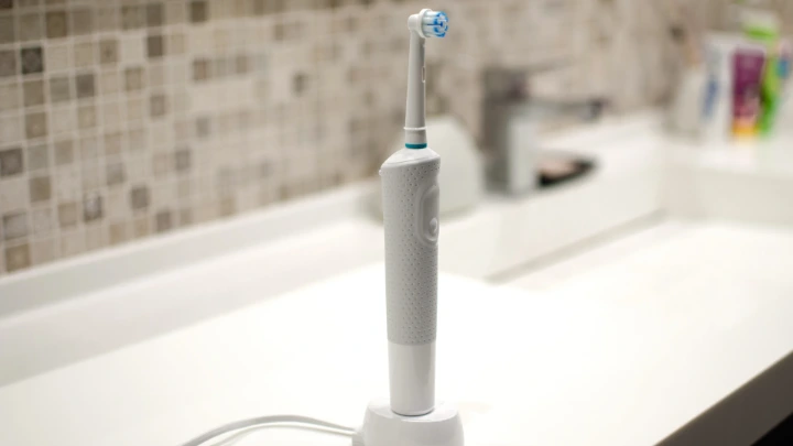 Sikat Gigi Elektrik Terbaik untuk Behel