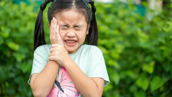 Uji Klinis Fluoride Varnish Anak