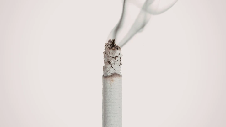 Pasta Gigi Pemutih Noda Rokok pada Tambalan 