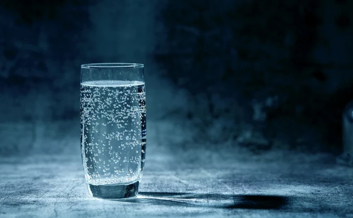 Efek Sparkling Water pada Email Gigi & pH Saliva