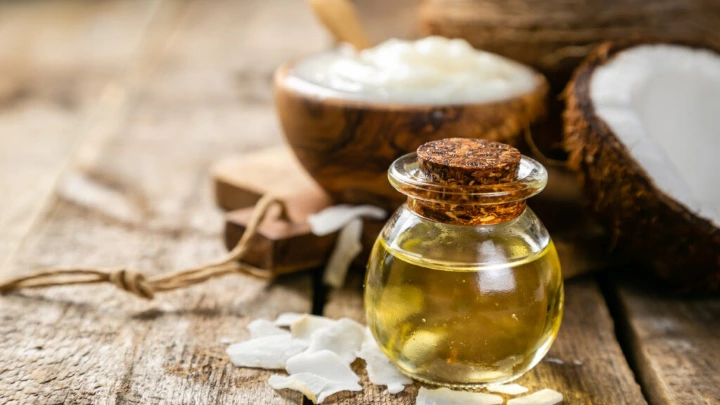 Efektivitas Oil Pulling Minyak Kelapa & Jarak pada Plak Gigi Anak