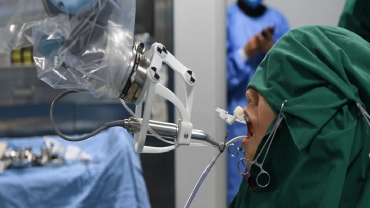 Robot Otonom Tingkatkan Presisi Autotransplantasi Gigi