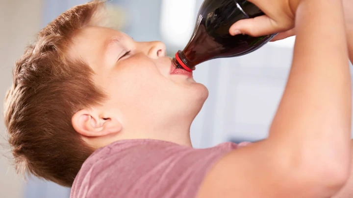 Peran Dokter Gigi Tekan Minuman Manis Remaja
