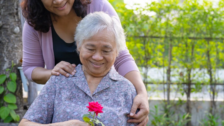 Sikat Gigi dan Bersihkan Sela Gigi Terkait Risiko Demensia Rendah
